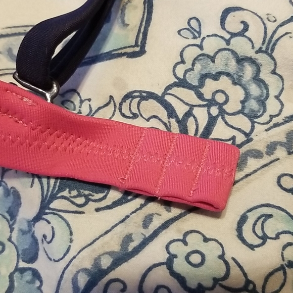 Pink bathing suit top with removal straps - Picture 5 of 5